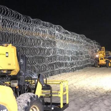 barbed wire on border November 19, 2018